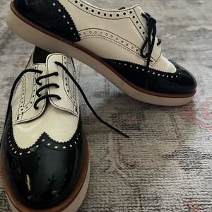 Classic Black and White Men's Brogue Shoes